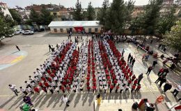 Diyarbakır’da 600 öğrenci Cumhuriyeti koreografi ile kutladı