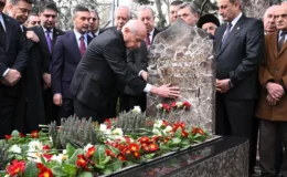 MHP Lideri Devlet Bahçeli, Başbuğ Alparslan Türkeş’i kabri başında andı!