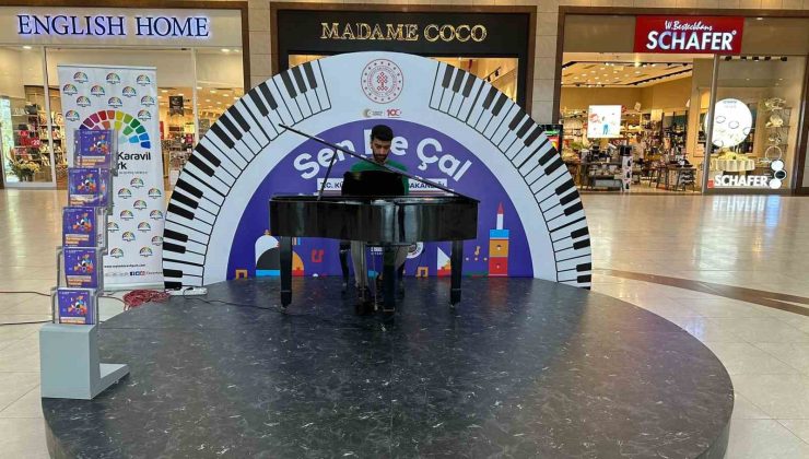 Ceylan Karavil Park’ta ‘Sen De Çal’ piyano etkinliği
