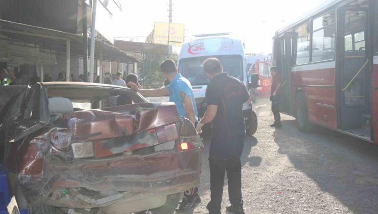 Diyarbakır’da park halindeki otomobile otobüs çarptı
