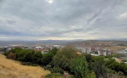 Kulp’ta yağmurun ardından oluşan sis görsel şölene döndü