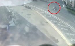 Yolun karşısına geçmek isteyen bisikletli çocuğun ağır yaralandığı kaza kamerada