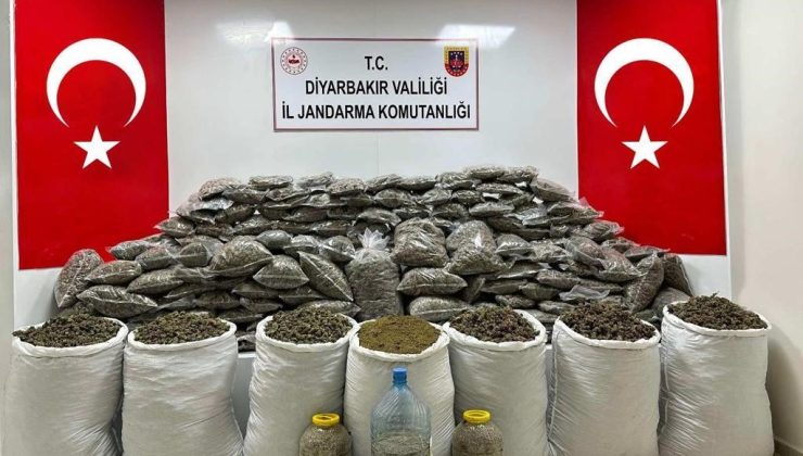 Diyarbakır’da EYP ve teröristlere ait yaşam malzemeleri ele geçirildi