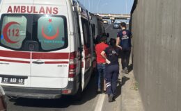 Diyarbakır’da minibüs ile otomobil çarpıştı: 7 yaralı