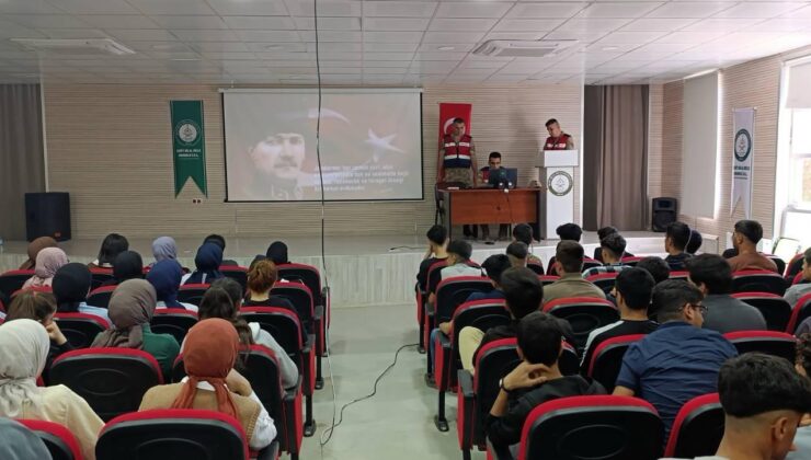 Dicle İlçesinde lise öğrencilerine Jandarma ve Sahil Güvenlik Akademisi tanıtımı yapıldı