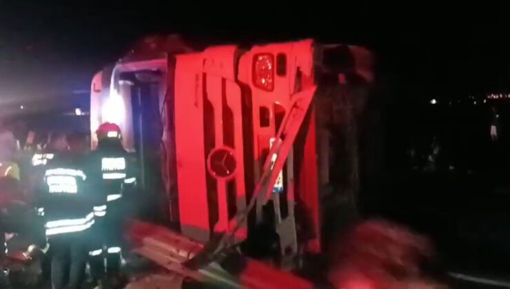 Diyarbakır’da devrilen tırın sürücüsü yaralandı