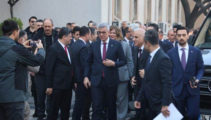 Sağlık Bakanı Memişoğlu Diyarbakır Valiliğini ziyaret etti