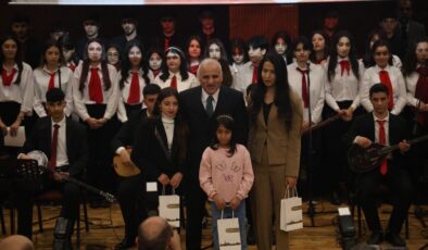 Diyarbakır’da İstiklal Marşı’nın Kabulü ve Mehmet Akif Ersoy’u Anma Günü coşkusu