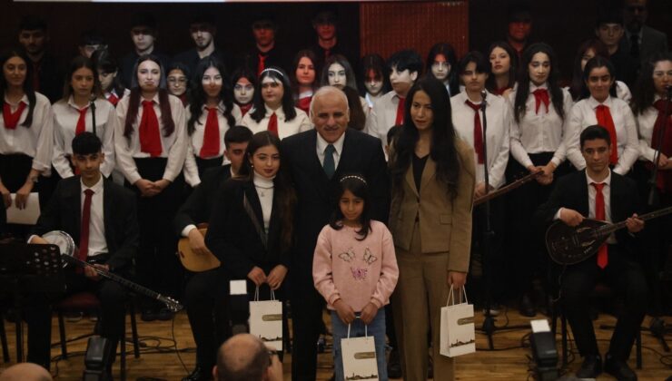Diyarbakır’da İstiklal Marşı’nın Kabulü ve Mehmet Akif Ersoy’u Anma Günü coşkusu