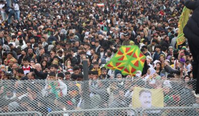 Diyarbakır’da yasaklı flama taşıyan ve kıyafet giyen 80 kişi gözaltına alındı