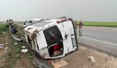 Diyarbakır’da yolcu minibüsü devrildi: 9 yaralı