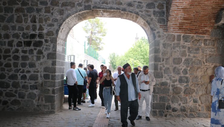 Diyarbakır’ın turistik mekanlarında bayram yoğunluğu