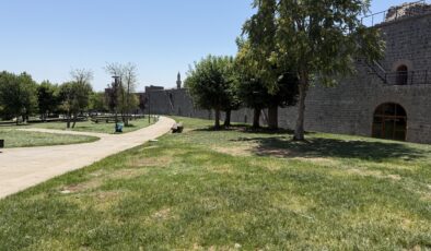 Diyarbakır’da kavurucu sıcaklar tarihi mekanları boşalttı