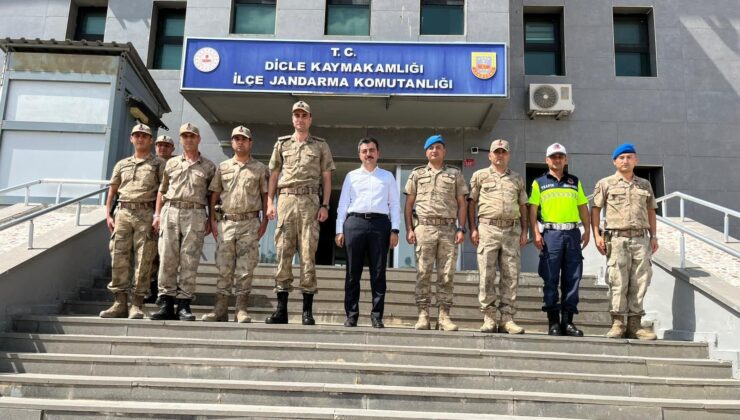 Dicle Kaymakamı Mustafa Atış, jandarma personeli ile bir araya geldi