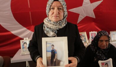 Annelerinin evlat nöbeti kavurucu sıcaklara rağmen devam ediyor