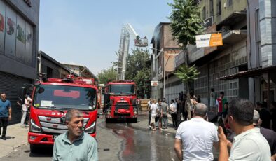 Diyarbakır’da mobilya boya atölyesinde yangın: Dumanlar gündüzü geceye çevirdi