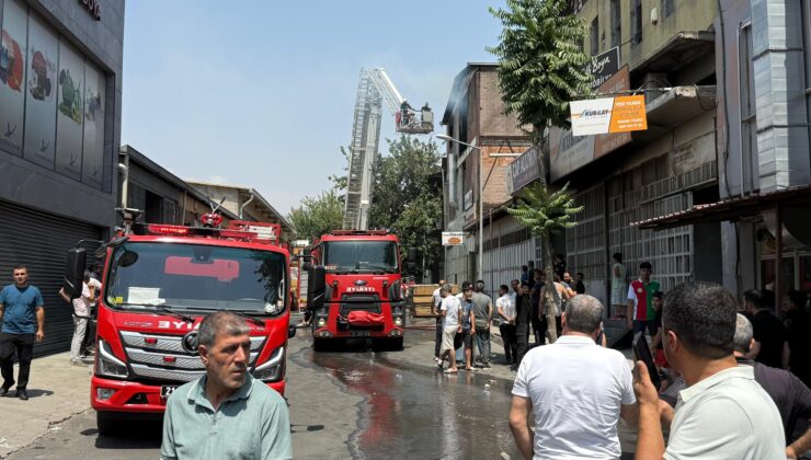 Diyarbakır’da mobilya boya atölyesinde yangın: Dumanlar gündüzü geceye çevirdi