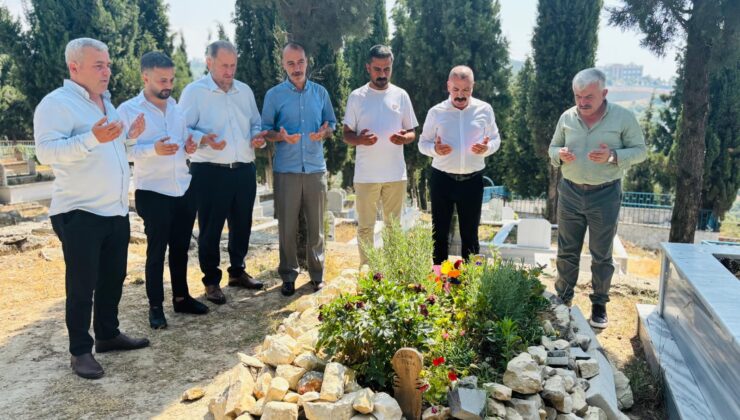 MHP’den basına vefa! Cihan Teker kabri başında anıldı