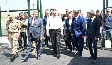 Erzurum Valisi Mustafa Çiftçi, Aşkale Düzensiz Göçmen Ön Kabul ve Sevk Merkezi’ni (GÖKSEM) ziyaret etti.