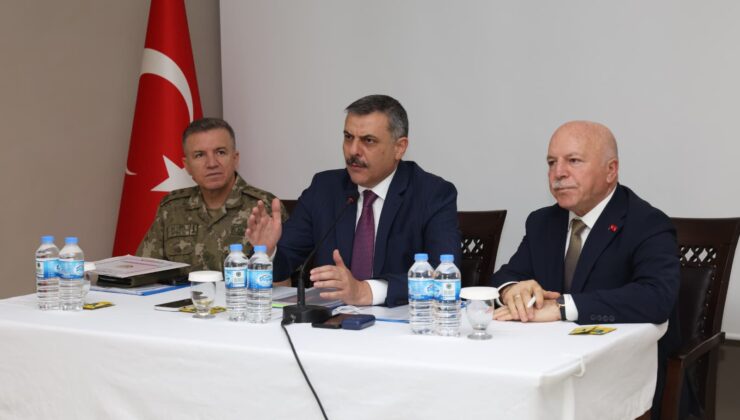 Erzurum’da “Sokak Hayvanlarına Yönelik Tedbirler” toplantısı gerçekleştirildi.