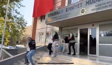 Diyarbakır’da 34 bin uyuşturucu hap ve 2 kilo 260 gram kokain ele geçirildi: 14 tutuklama