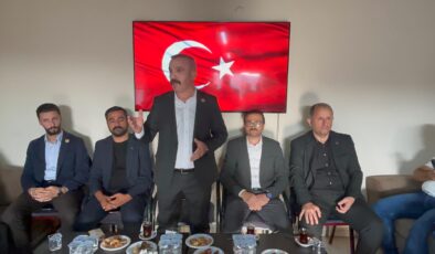 MHP Dilovası’ndan Gençlik Buluşmasında Güçlü Mesaj: Teröre Karşı Tek Yürek MHP Dilovası, “Asırlık Birlik, Sonsuz Kardeşlik” buluşmalarıyla gençliği teröre karşı bilinçlendiriyor, milli birlik çağrısını yineledi.