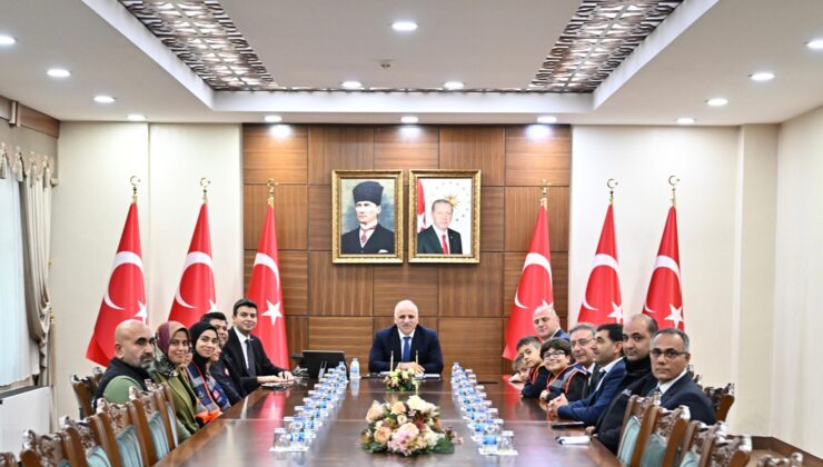 DİYARBAKIR’DA GAZZE İÇİN TOPLANAN 24 MİLYON TL AFAD’A TESLİM EDİLDİ