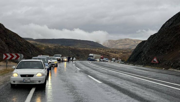 Diyarbakır-Elazığ Yolunda Tır Kazası: Bir Şerit Trafiğe Kapandı