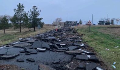 DİYARBAKIR’DA DİCLE ÜNİVERSİTESİ YOL KAPATTI.