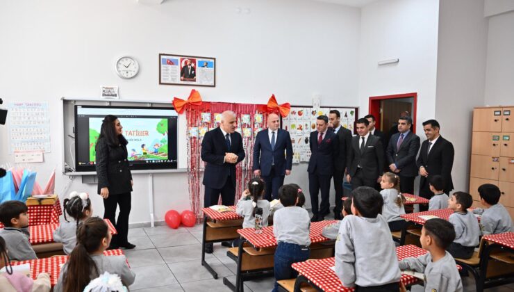 Vali Zorluoğlu, Diyarbakır’da Öğrencilerin Karne Sevincine Ortak Oldu