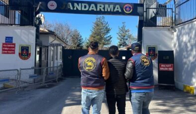 Diyarbakır’da jandarma ekiplerince düzenlenen operasyonlarda haklarında kesinleşmiş hapis cezası bulunan 104 kişi yakalandı.