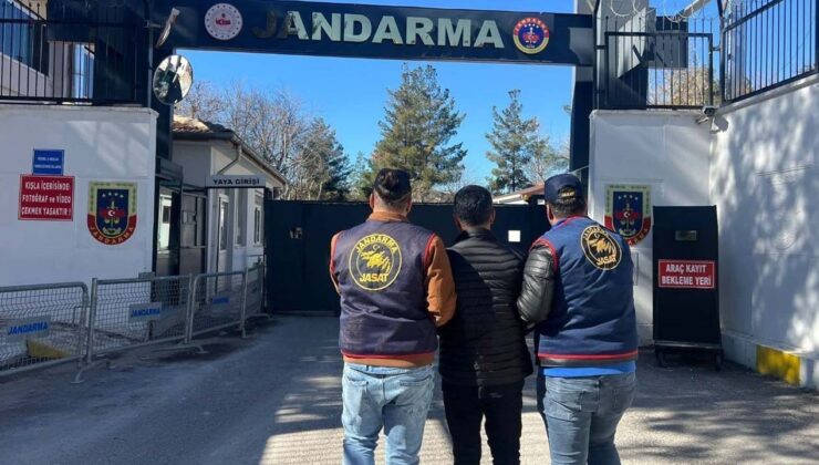 Diyarbakır’da jandarma ekiplerince düzenlenen operasyonlarda haklarında kesinleşmiş hapis cezası bulunan 104 kişi yakalandı.