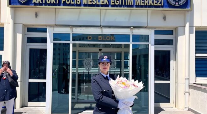 POLİS AKADEMİSİ MEZUNU KIZINA DUYGULANDIRAN MESAJ