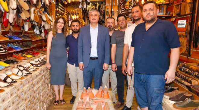 Adana Valisi Mustafa Yavuz, Seyhan’da esnafı ziyaret etti