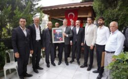 Dilovası’nda şehit ailesine anlamlı ziyaret: Devlet Bahçeli’nin fotoğrafı takdim edildi