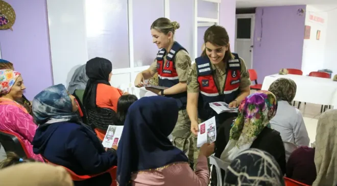 Diyarbakır’da kadın astsubaylardan kırsalda aile içi şiddet eğitimi